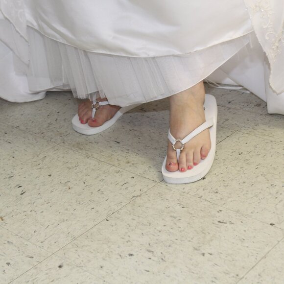 Wedding dress - Picture 6 of 7